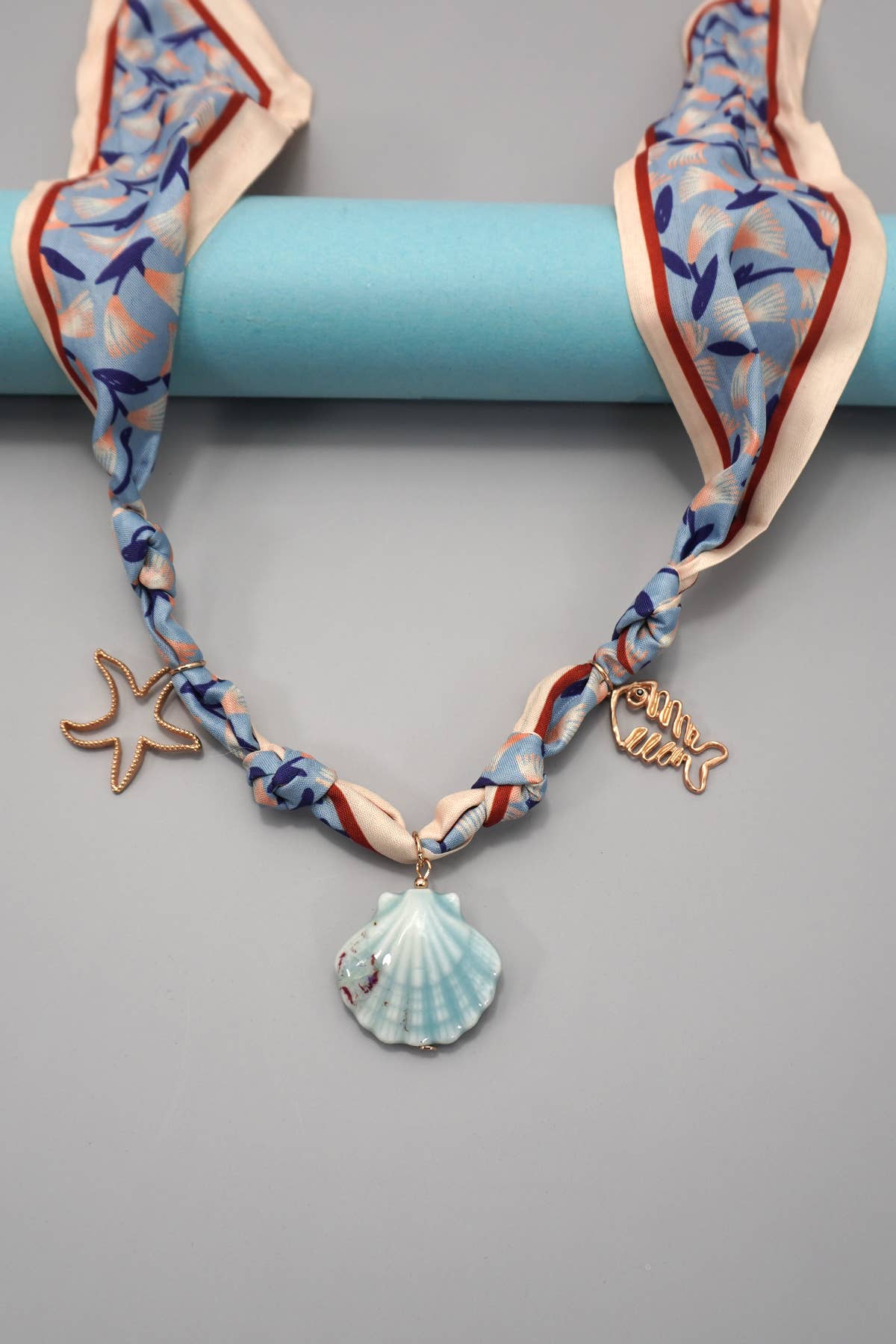 SCARF CHARM NECKLACE-CERAMIC SEASHELL STARFISH | GOLD