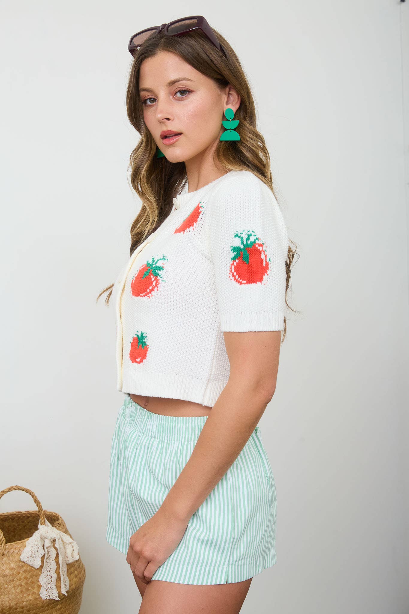 TOMATO MOTIF SHORT SLEEVE BUTTON DOWN CARDIGAN: CREAM