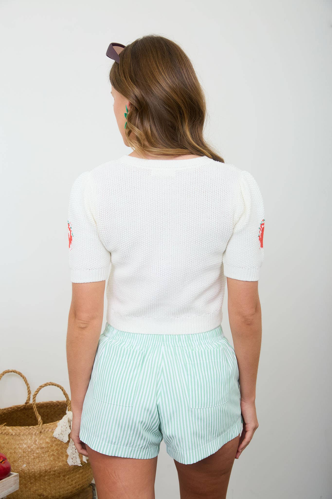 TOMATO MOTIF SHORT SLEEVE BUTTON DOWN CARDIGAN: CREAM